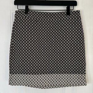 LOFT Textured Mini Skirt – Black & White Patterned Design